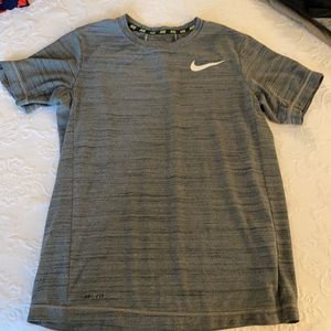 Nike L youth t shirt